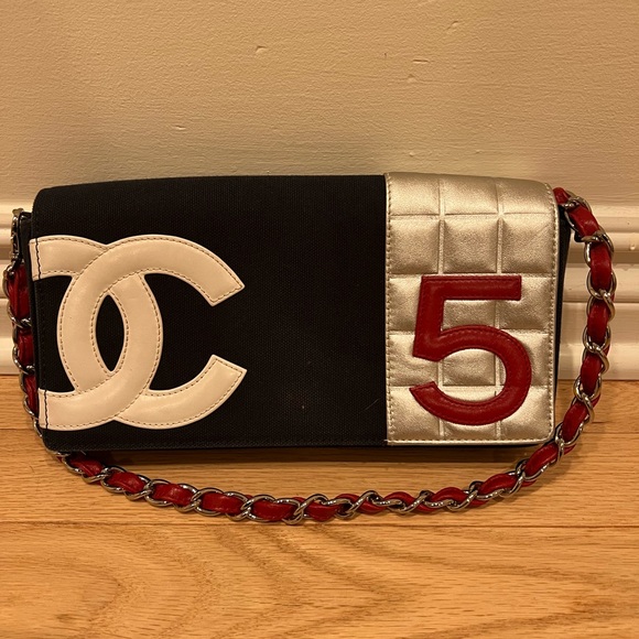 CHANEL Handbags - Vintage Chanel NO 5 flap bag